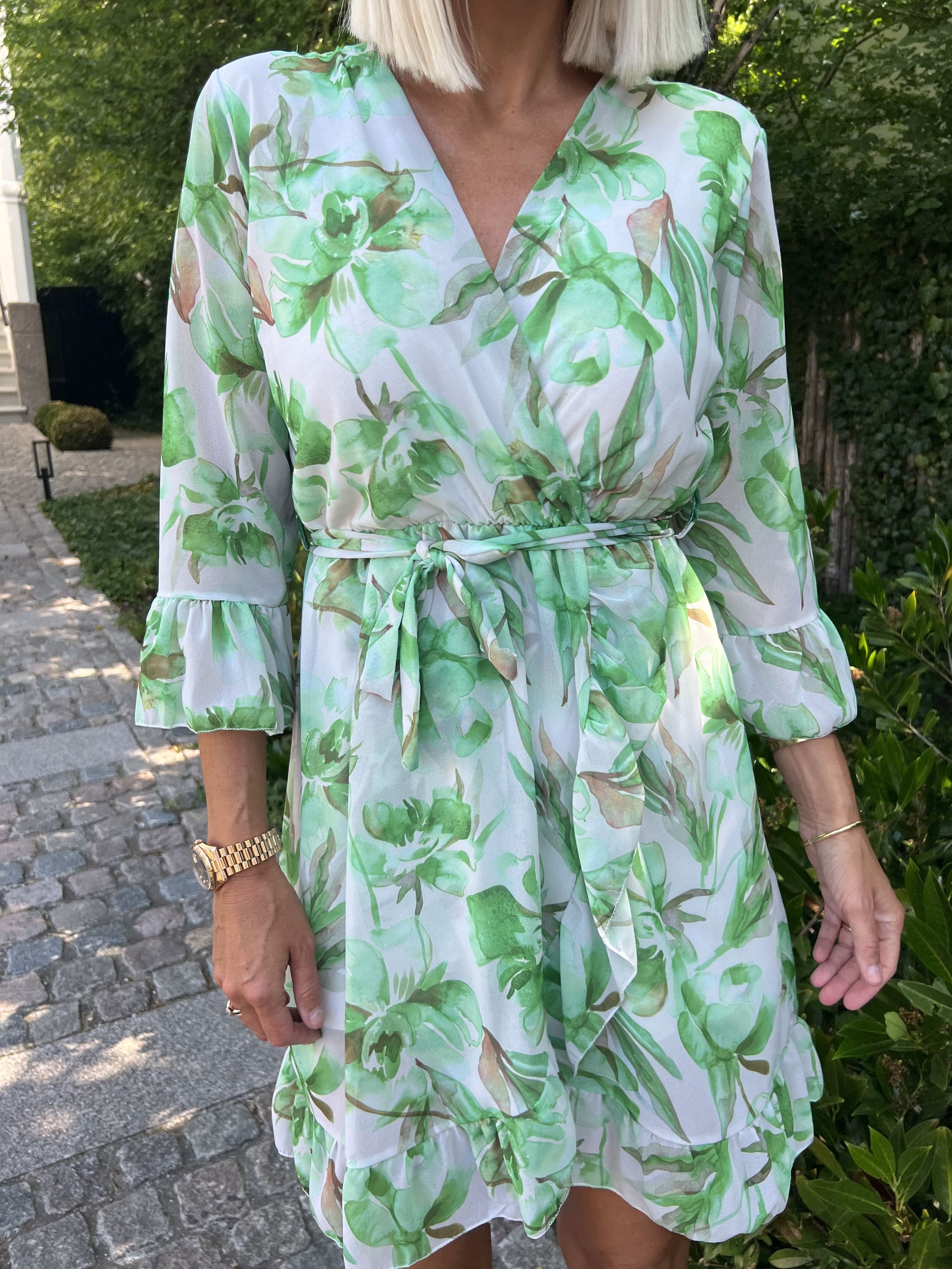 Merle - Kort klänning i chiffong med blommigt tryck - Green
